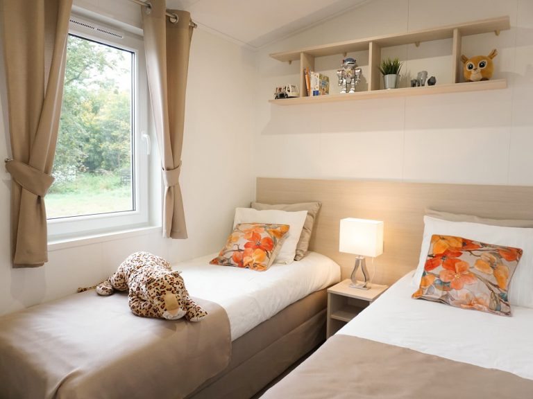 Mobilheim mit schönem Schlafzimmer auf dem Camping Gugel.