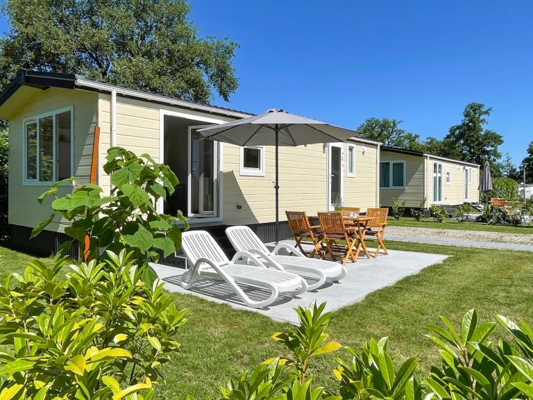 Mietbare Mobilheime mit Terrasse auf dem Camping Gugel.