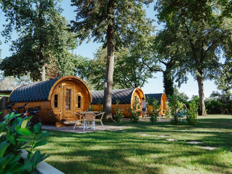 Campingfässer bzw. Schlaffässer von außen