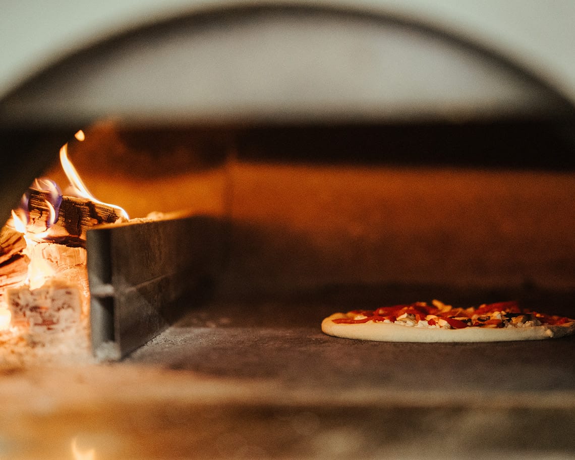 Pizza im Holzofen
