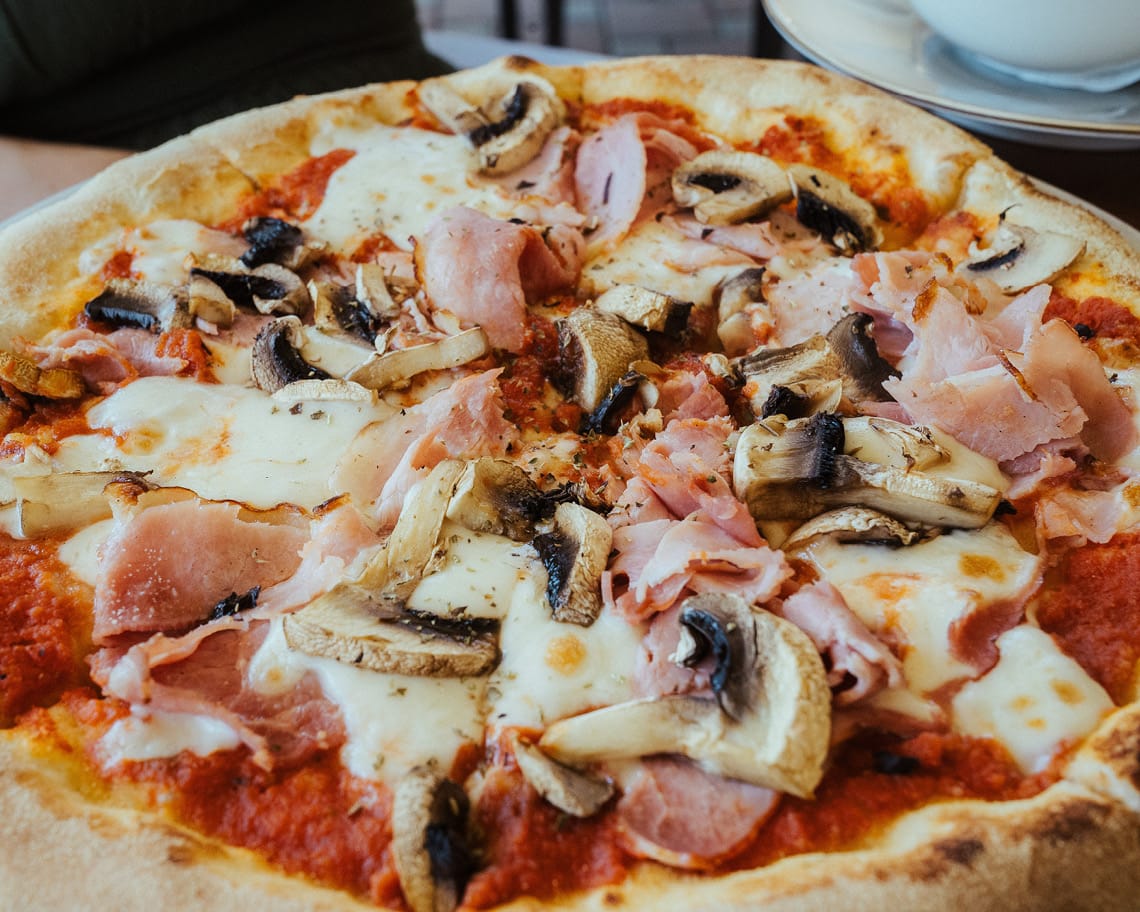 Leckere Holzhofenpizza