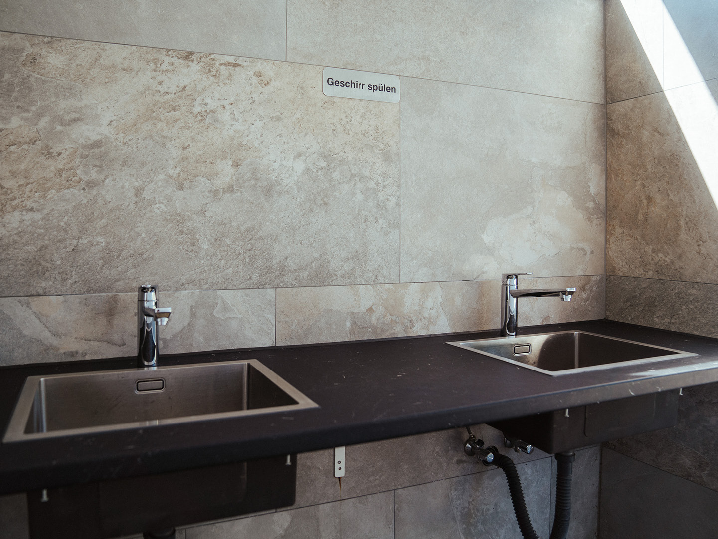 Gepflegte und moderne Sanitäranlagen - Spülmöglichkeiten